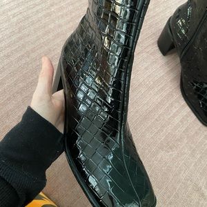 Chunky Heeled Boots 🖤